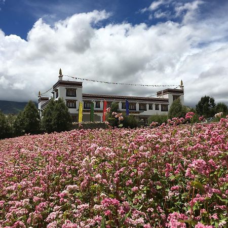 Royal Mustang Resort Nambo Luaran gambar