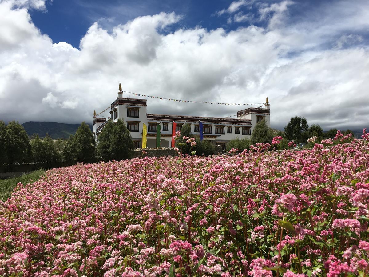 Royal Mustang Resort Nambo Luaran gambar